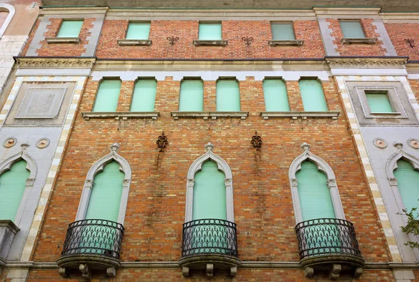 Historisch gebouw in Grado — Stockfoto