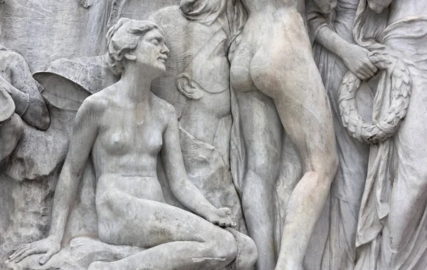トリエステのオーストリアのエリザベートの記念碑の彫刻 — ストック写真