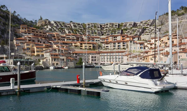 Barcos de lujo en Portopiccolo cerca de Trieste — Foto de Stock