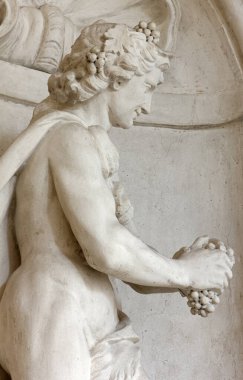 Statue of Bacchus Representing the Autumn in Leoni Montanari Pal