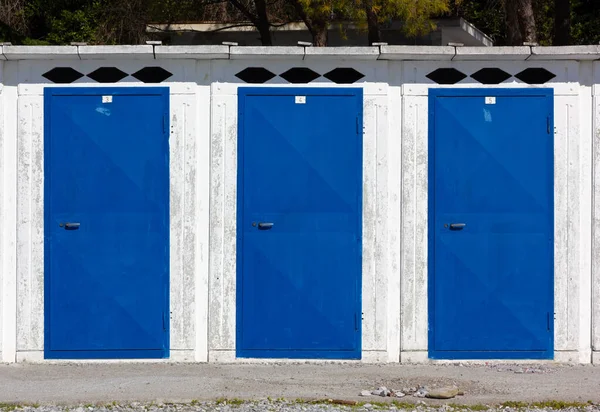 Front View Three Beach Changing Cabins Blue Doors — Stock Photo, Image