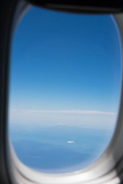 Fuera de la ventana del avión — Foto de Stock
