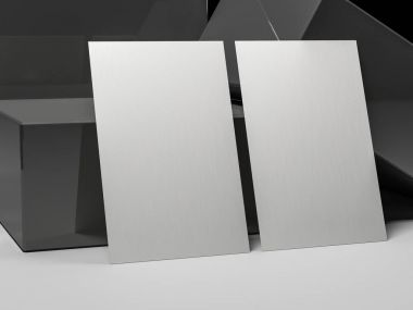 Kartvizit dinamik olarak bir siyah arka plan üzerinde dağınık 3 boyutlu görüntüleri işlemek.