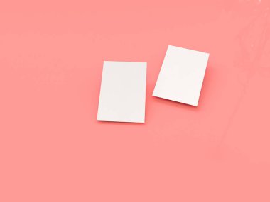 Kartvizit mock-up, 3d render, pembe arka plan