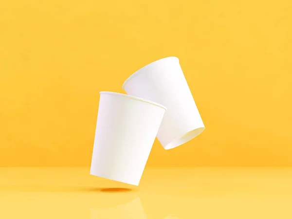 Modello 3d di bicchieri di carta sul piano in luce naturale. Fondo giallo. renderizzatore 3d . — Foto Stock