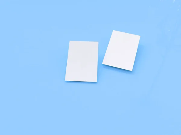 Επαγγελματική κάρτα mock-up, 3d rendering, μπλε φόντο — Φωτογραφία Αρχείου