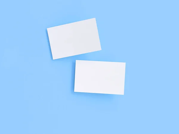 Kartvizit mock-up, 3d render, mavi arka plan
