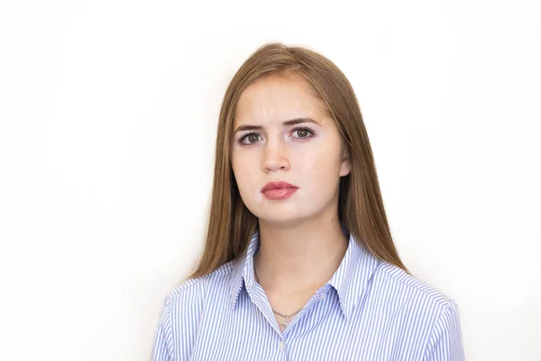 Henna Augenbrauen färben. Design vorher und nachher. Mädchen in einem Schönheitssalon. sanfte Gesichtspflege. sichere kosmetische Verfahren — Stockfoto