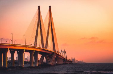 Gün batımında Bandra WORLI deniz bağlantı