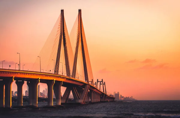 Gün batımında Bandra WORLI deniz bağlantı