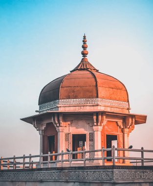 Agra kaledeki güzel bakış açısı. Burada Beklemedeyiz,-si olmak bir Taj Mahal'ı doğrudan bir görünümünü uzaktan. 