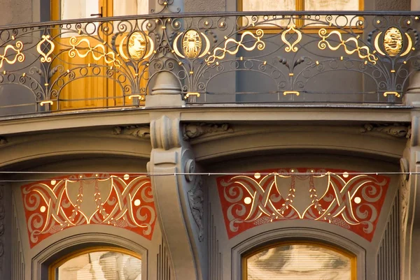 Detalhes de tingimento de edifício em Praga, República Checa — Fotografia de Stock