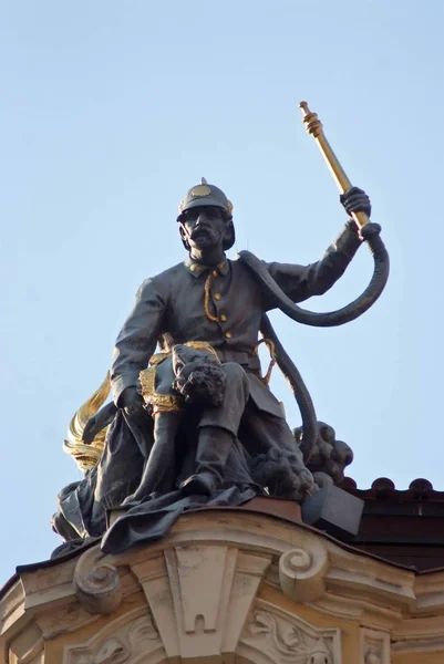 Architectural decoration of building in Prague, Czech Republic — Stock Photo, Image