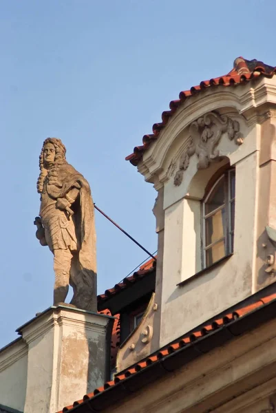 Decoración arquitectónica del edificio en Praga, República Checa —  Fotos de Stock