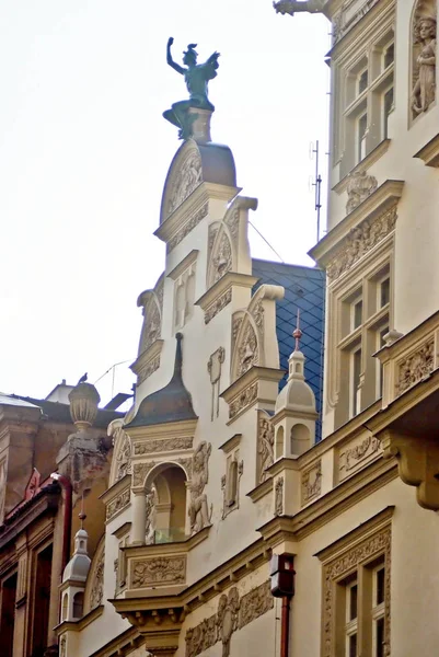 Parte del hermoso edificio histórico. Praga —  Fotos de Stock