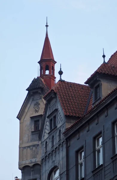 Λεπτομέρειες της αρχιτεκτονικής στους δρόμους. Πράγα, Τσεχική Δημοκρατία. — Φωτογραφία Αρχείου