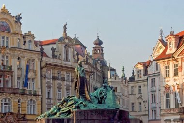 Güzel evler ve bir anıt alanı. Prag, Çek Republi