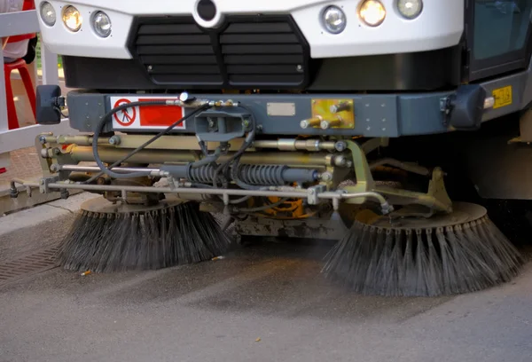 La máquina para limpiar calles de la ciudad —  Fotos de Stock