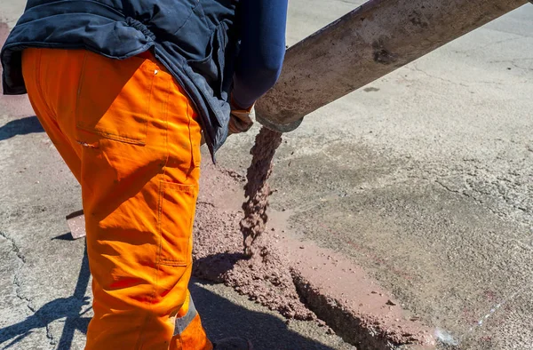 Glasvezelkabels begraven in een microgreppel — Stockfoto