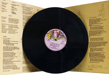 İngiliz progresif rock grubu Genesis yedinci stüdyo albümünden hiledir kuyruk