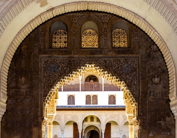 Maurská ozdoby z islámské královského paláce alhambra, — Stock fotografie