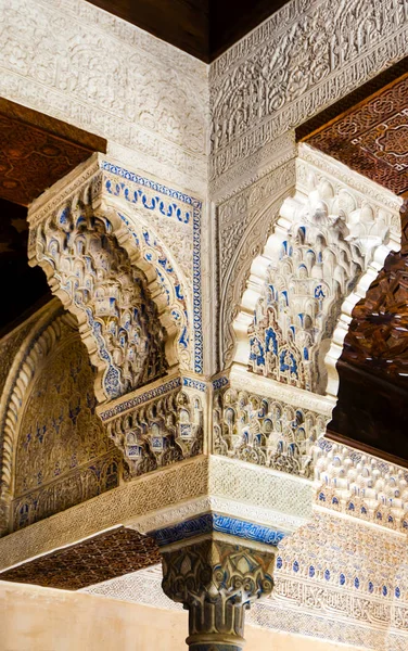Moresque ornaments from Alhambra Islamic Royal Palace, — Stock Photo, Image