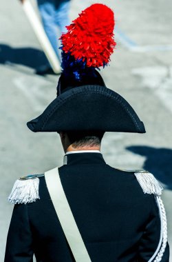 Tüy tüylü fötr carabinieri kadar kapatın