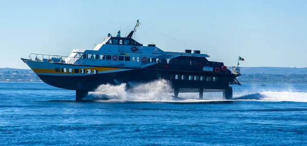 Hydroptère bateau fonctionne — Photo