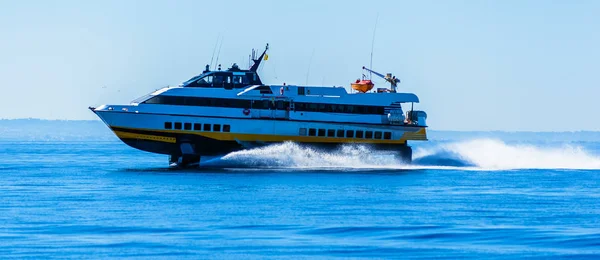 Υδροπτέρυγο πλοίο εκτελεί — Φωτογραφία Αρχείου