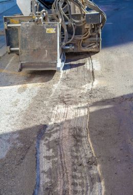 işçi sürücü Skid yönlendirmek yıpranmış asfalt kaldırma