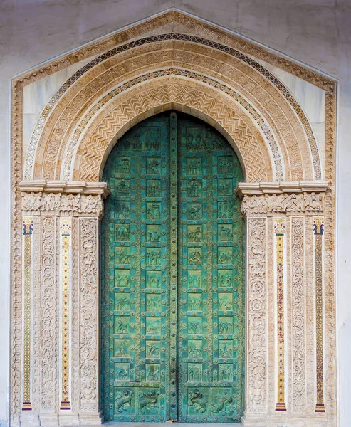 La fachada de la catedral de Monreale — Foto de Stock