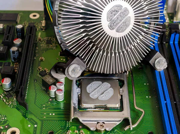 Вентилятор охлаждения и тепловая паста процессора — стоковое фото