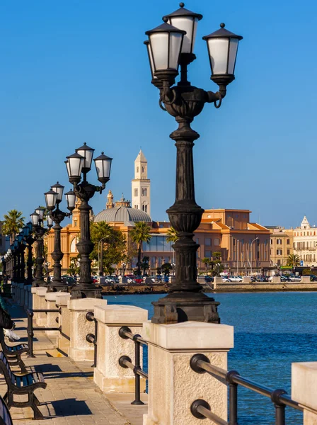 panoramik manzaralarını sunan waterfront bari,