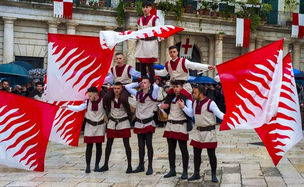 Altamura Italien April 2016 Prestanda Genom Grupp Flagga Vacklar Femte — Stockfoto