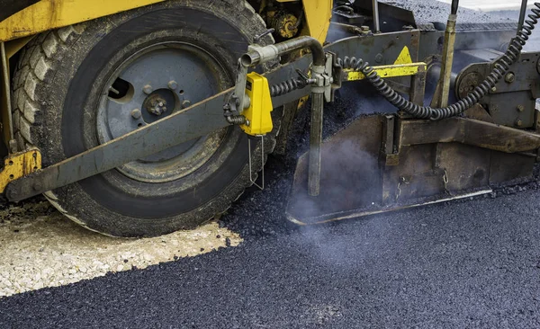 Pavimentadora Asfalto Con Asfalto Calentado Temperaturas Superiores 160 Grados Durante —  Fotos de Stock