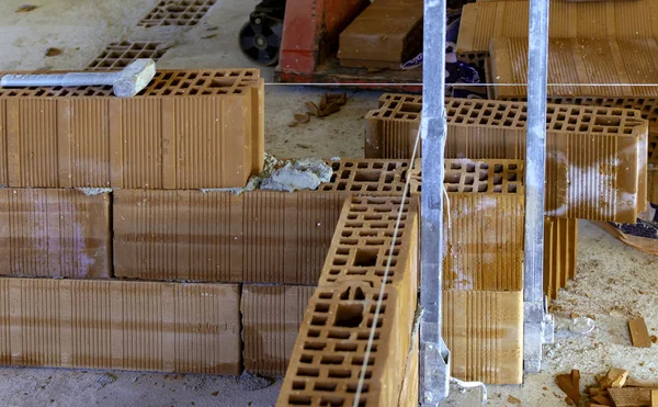 Uppförande Nya Skiljeväggar Med Termotegelstenar — Stockfoto