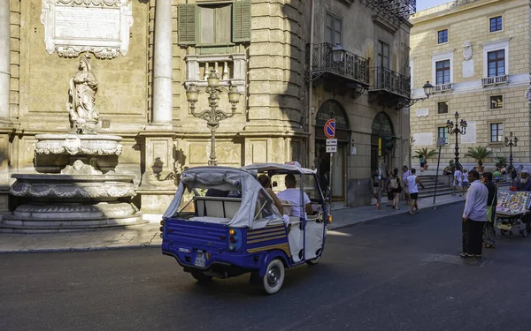 Palermo Sierpnia 2016 Włochy Typowe Małe Pojazdy Używane Głównie Pokonywania — Zdjęcie stockowe