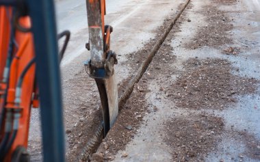 Fiber optik kablo hattı döşenmesi için dar kova ile Mini ekskavatör