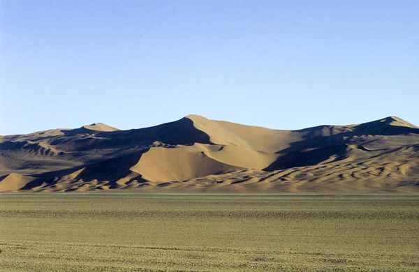 Panorámás kilátás nyílik a híres Namíb-sivatag, Namíbia piros homokdűnék — Stock Fotó