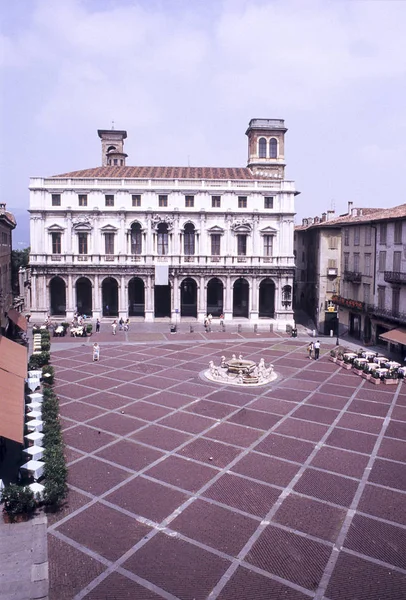 Piazza Vecchia in Bergamo, Italy — 图库照片