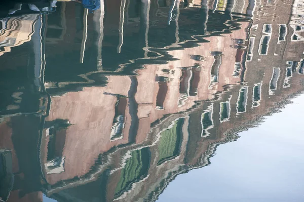 Gebäude Die Sich Wasser Eines Der Murano Kanäle Spiegeln — Stockfoto