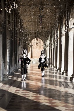 Venedik, İtalya - 22 Şubat 2020 Venedik Karnavalı 'nın maskeleri