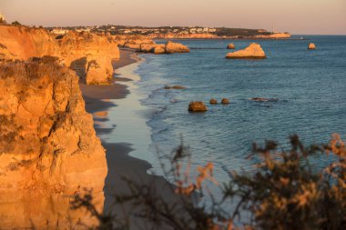 Praia da Rocha bölgedeki Portimao, Algarve, Portekiz bir görünümünü