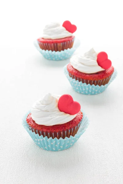 Cupcakes de corazón para San Valentín — Foto de Stock