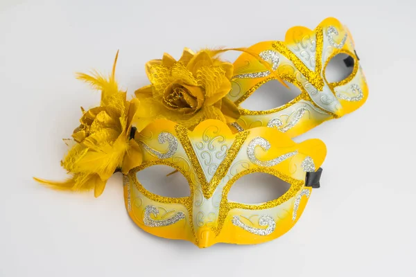 Красочные карнавальные маски — стоковое фото