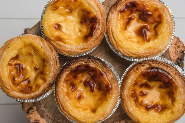 Pasteis de nata, tipik Portekizce Lisbo üzerinden ekşi hamur işleri yumurta.