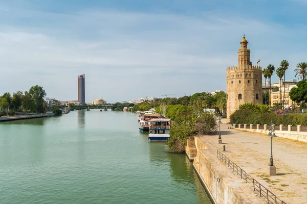 Altın kule ya da Torre del Oro Guadalquivir Nehri, Sevi — Stok fotoğraf