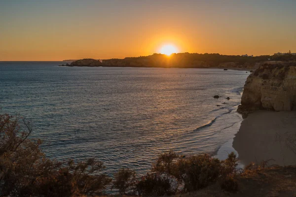 Blick auf eine praia da rocha in portimao, algarve region, portugal — Stockfoto