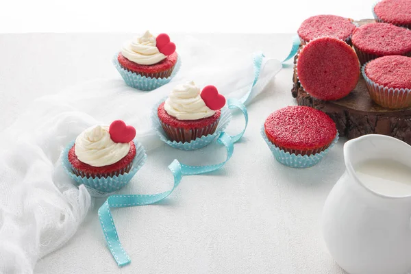 Heart cupcakes for Valentine's Day — Stock Photo, Image