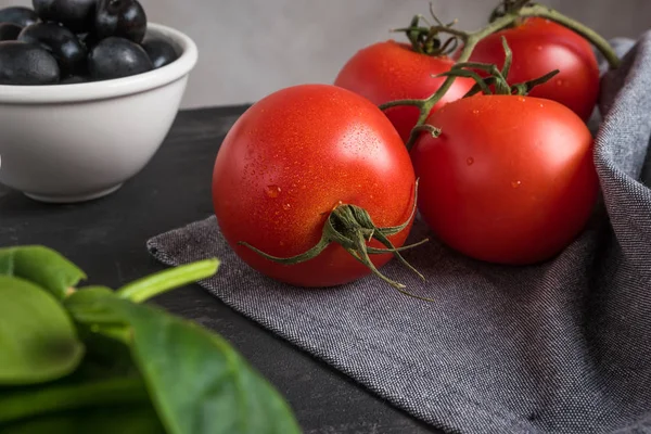 Tomatoes. Fresh organic tomatoes on a table. Diet, dieting concept — Stock Photo, Image